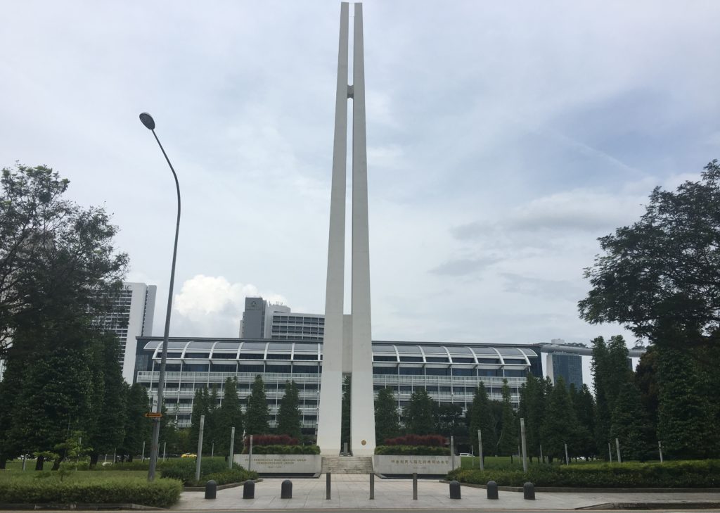 戦争記念公園の慰霊塔