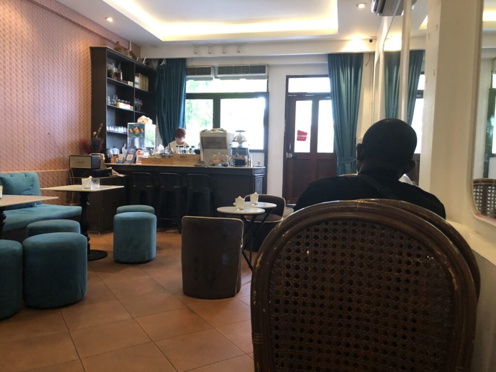 Petit Espace Boutique Hostel併設のカフェ