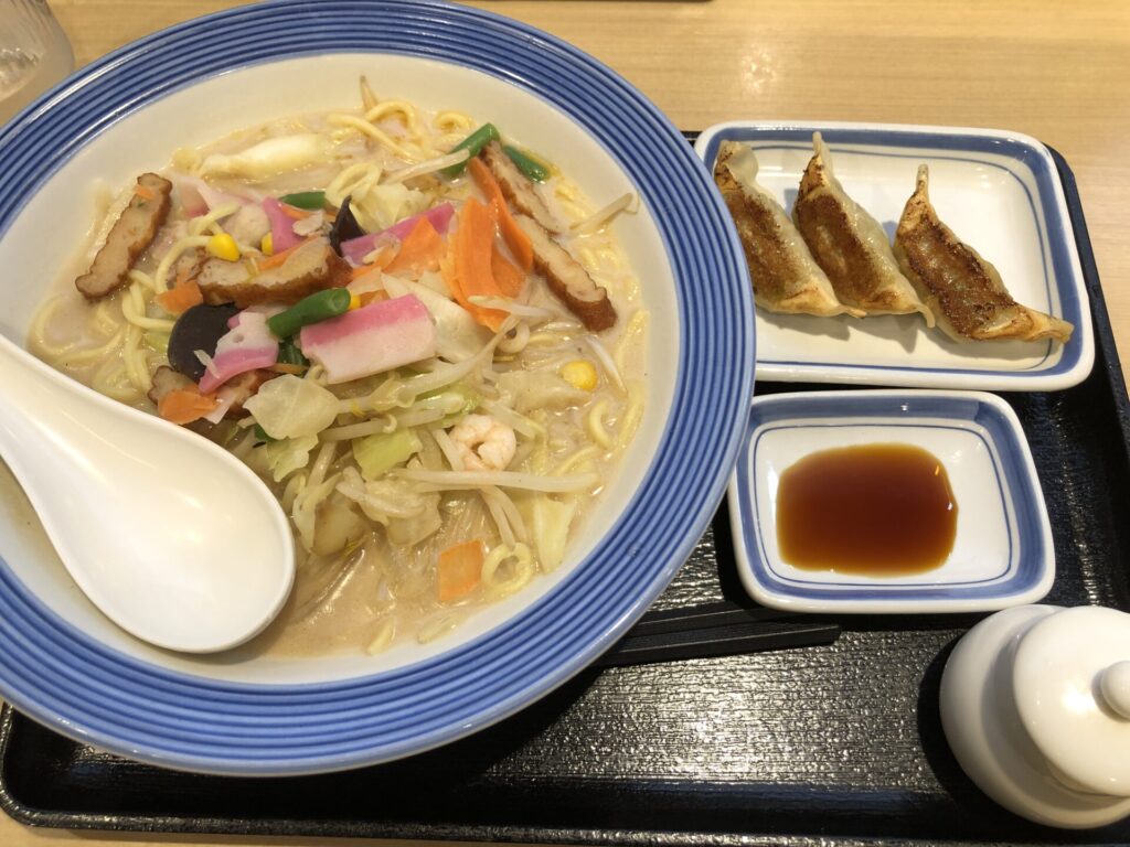 長崎ちゃんぽんと餃子のセット