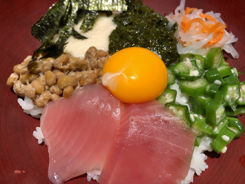 大戸屋「ばくだん丼」アップ